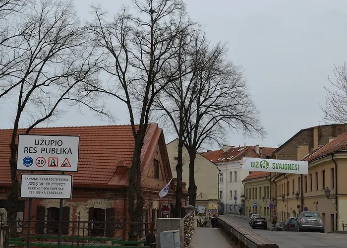 对岸共和国多拉公寓